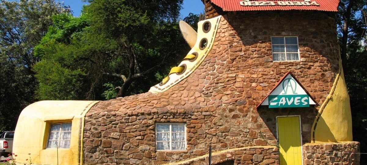 من أشهر دور الازياء عالميا ؟ - موضة ليستينج