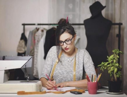 هل العمل في تصميم الازياء مربح ؟ - موضة ليستينج